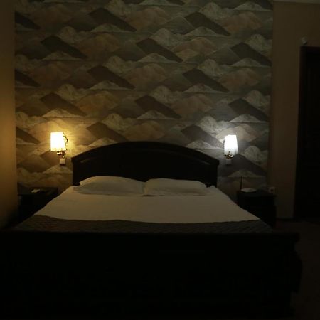 Vip Mini Hotel 세메이 외부 사진