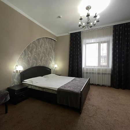 Vip Mini Hotel 세메이 외부 사진