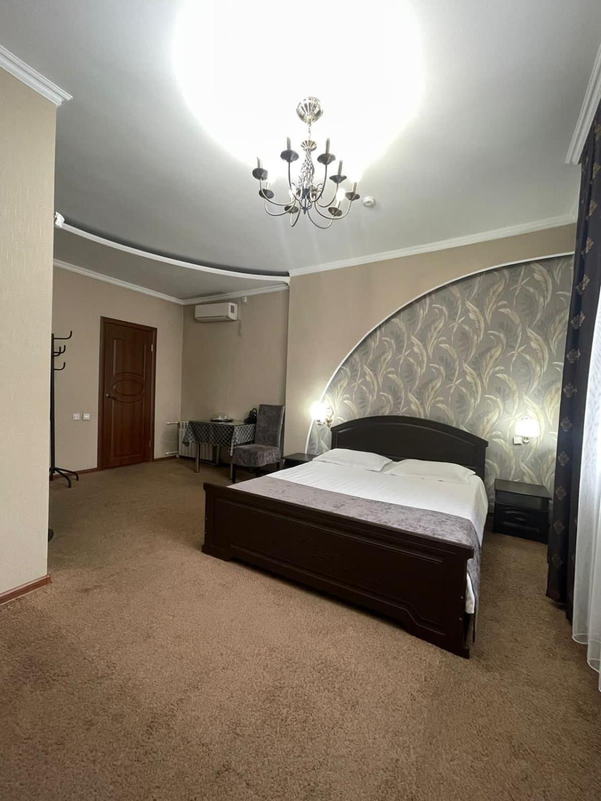 Vip Mini Hotel 세메이 외부 사진