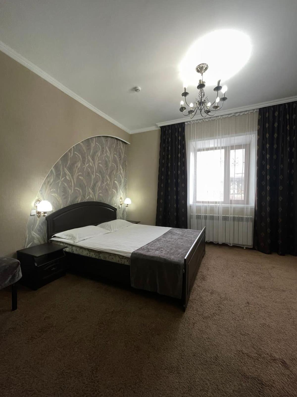Vip Mini Hotel 세메이 외부 사진