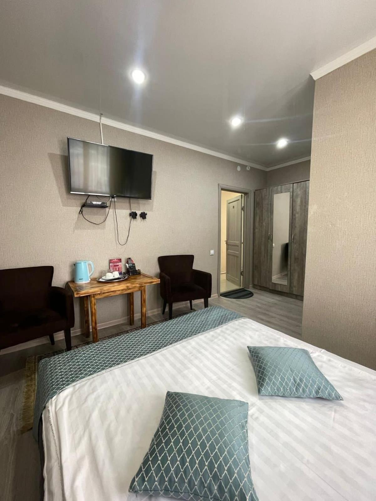 Vip Mini Hotel 세메이 외부 사진