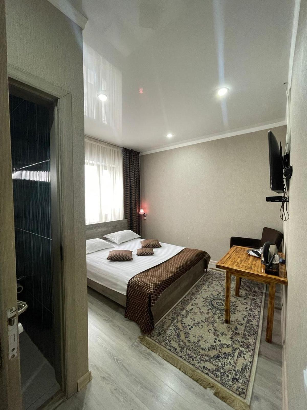 Vip Mini Hotel 세메이 외부 사진