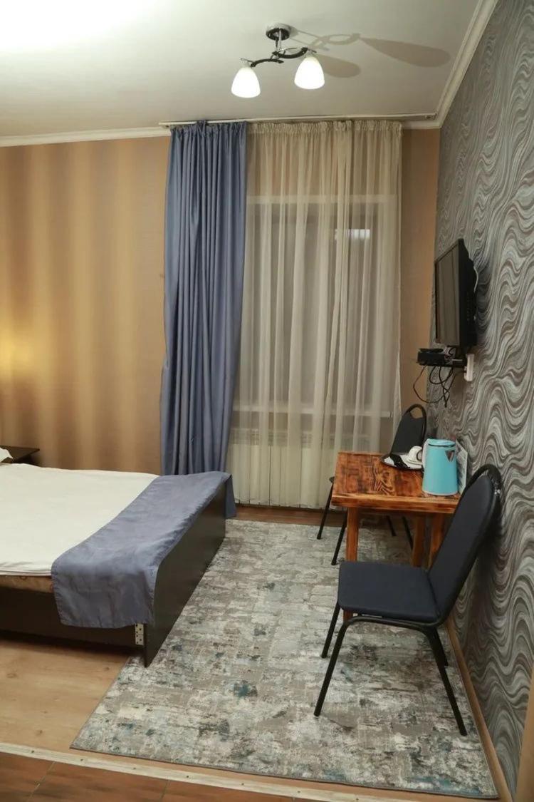 Vip Mini Hotel 세메이 외부 사진