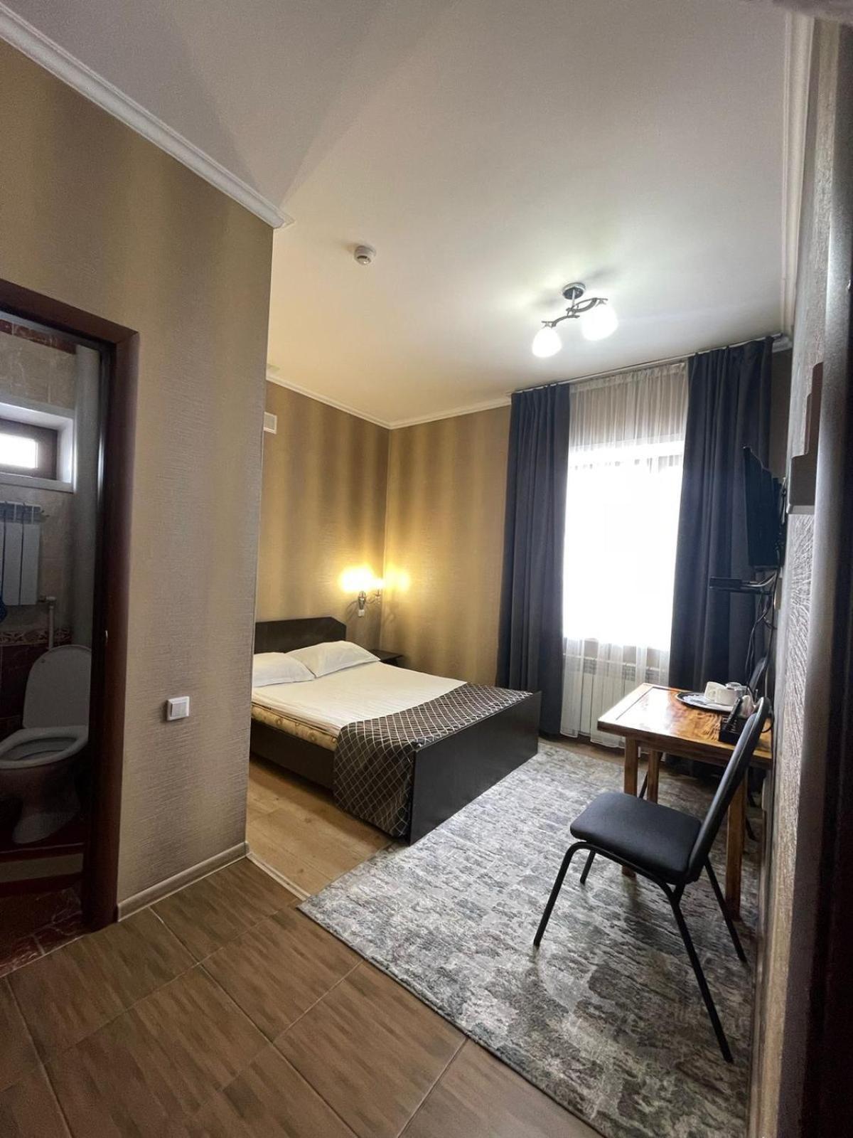 Vip Mini Hotel 세메이 외부 사진