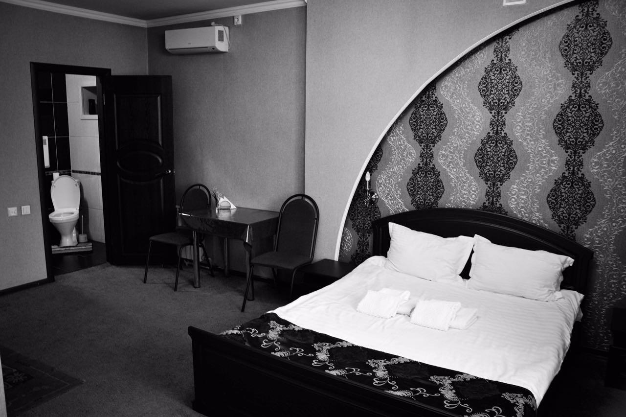Vip Mini Hotel 세메이 외부 사진