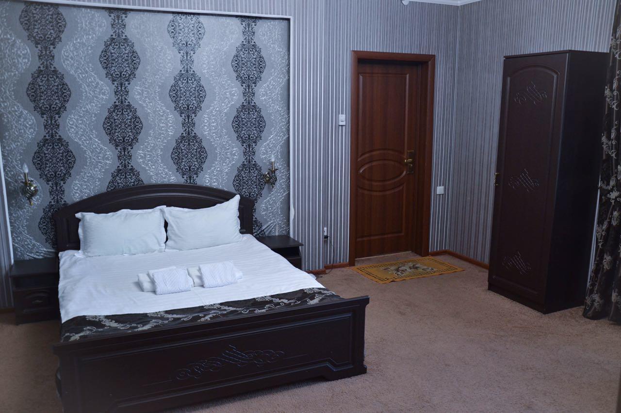 Vip Mini Hotel 세메이 외부 사진