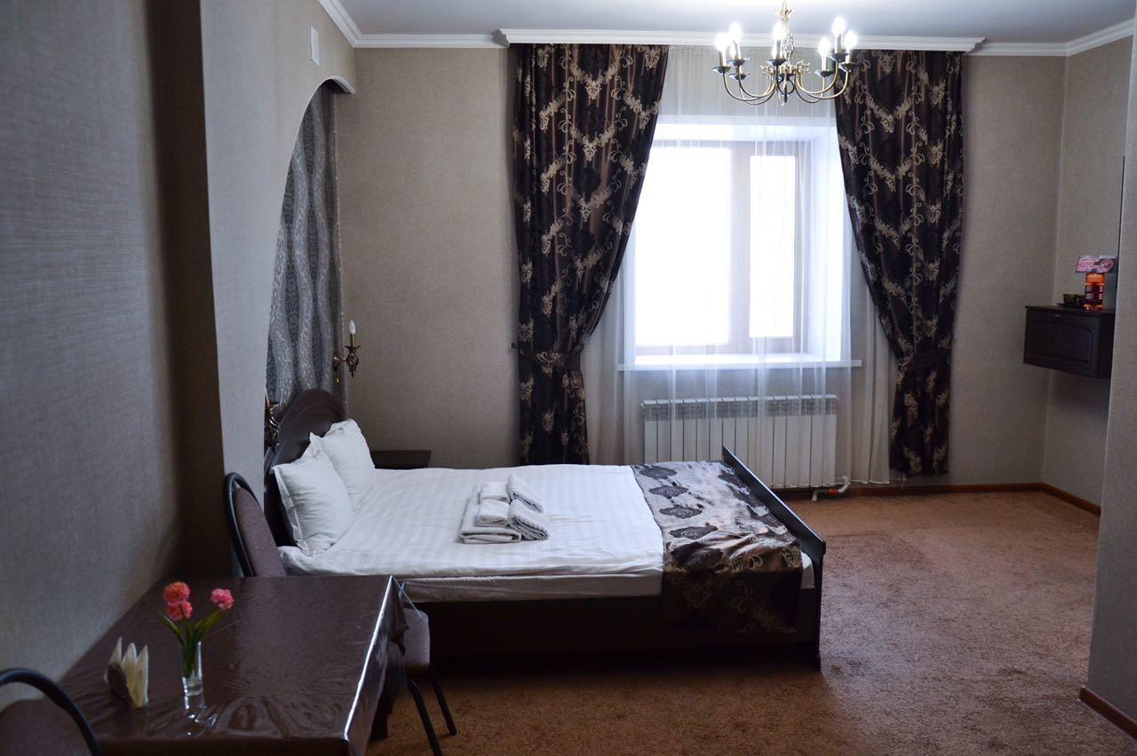 Vip Mini Hotel 세메이 외부 사진